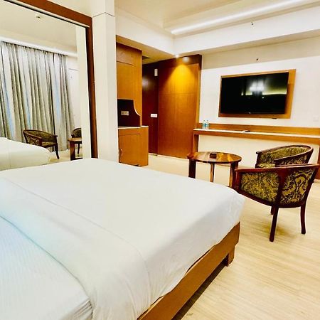 Aparthotel Neel Skye - Couple Friendly - Dlf My Pad, Gomtinagar , Lucknow Esterno foto