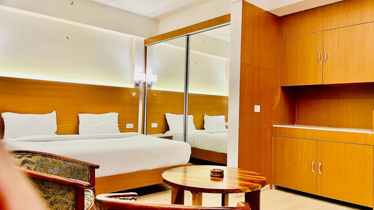 Aparthotel Neel Skye - Couple Friendly - Dlf My Pad, Gomtinagar , Lucknow Esterno foto